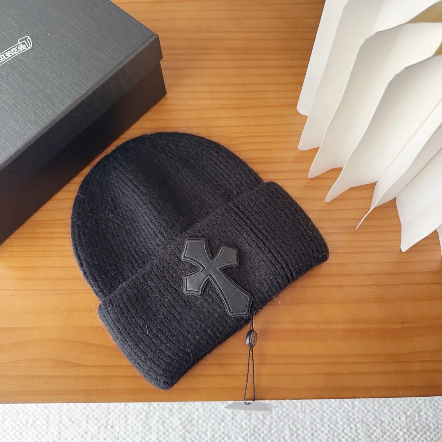 💰56 Crow Heart Angora Rabbit Fur Knitted Beanie for Autumn and Winter. This must be a favorite of minimalism. It is clean, neat, fashionable and versatile, and will definitely not be picky about your face shape! A fashionable classic that lasts forever! Fashionable black and white can be purchased together!